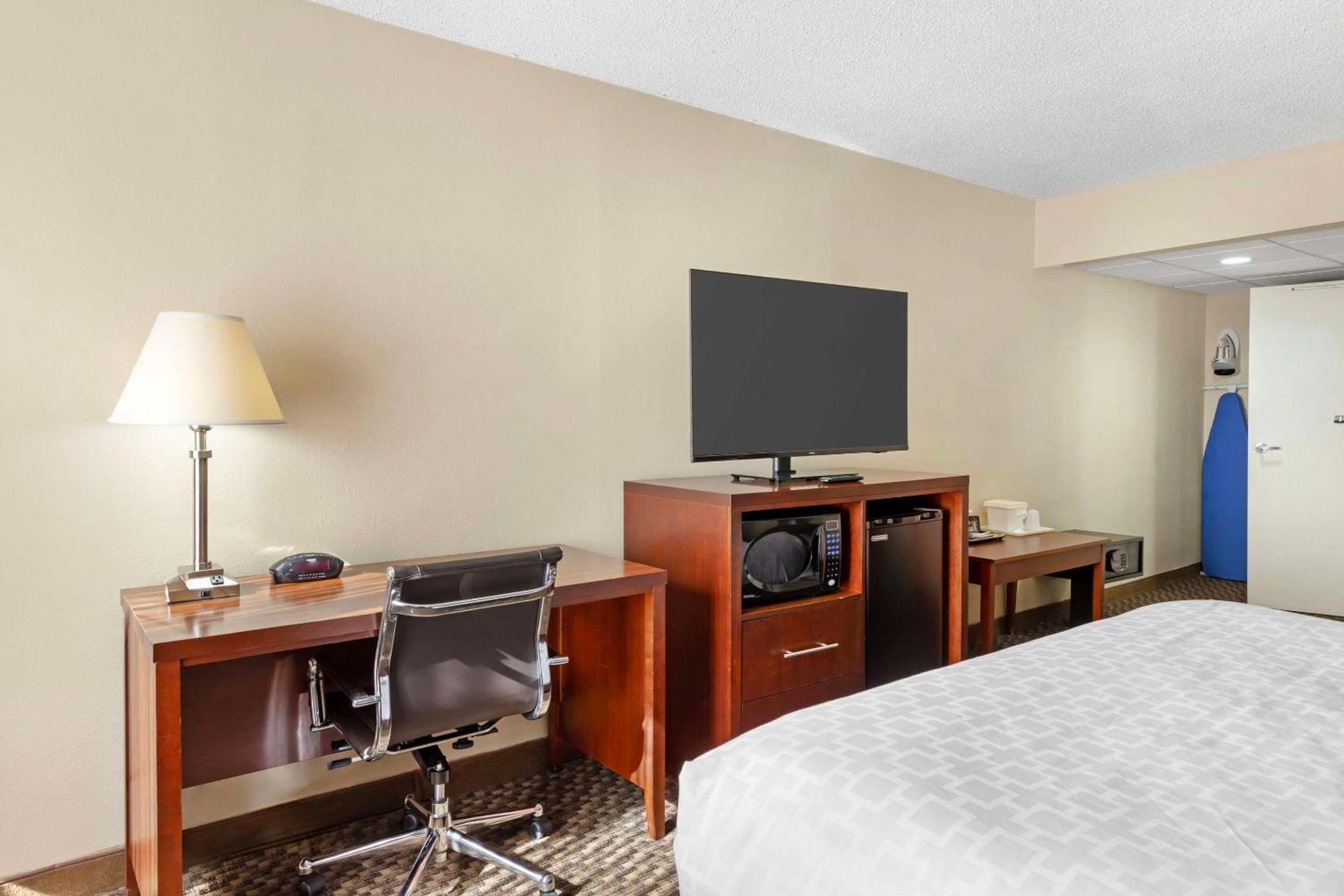 Clarion Pointe Research Triangle Park Durham Hotel Exterior foto